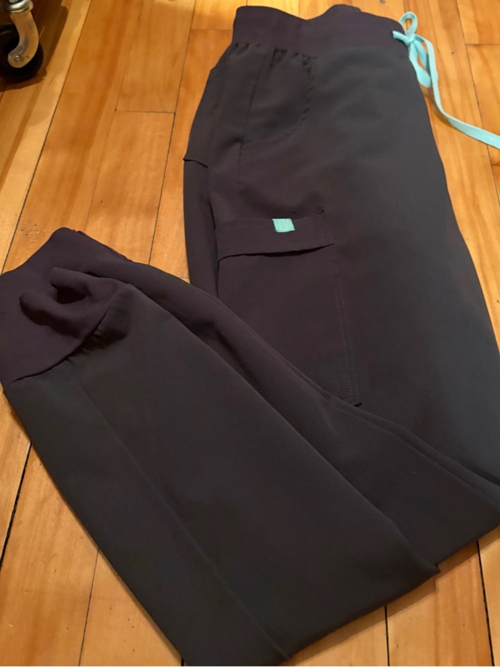 Garde malade Women's charcoal Scrubs - Picture 8 of 9